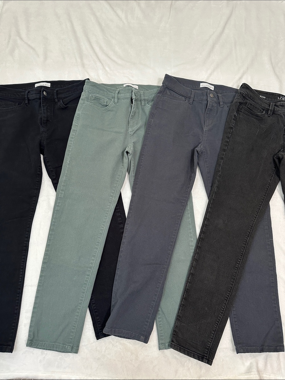 🚗 Bundle of 4 Loft Crop Jeans